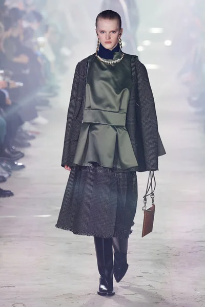 Look 17